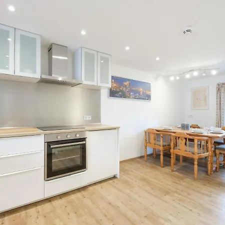 Kobelhaeusl Bei Hause - Jesse Neukirchen am Grossvenediger